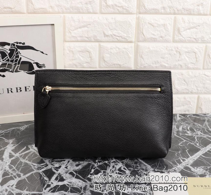 BURBERRY巴寶莉 簡約時尚手拿包 拉鏈口袋飾有 Burberry立體字母 2288  Bhq1048